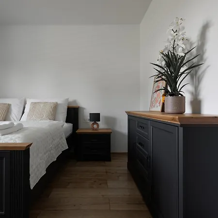 Pool Mukarov Дом отдыха